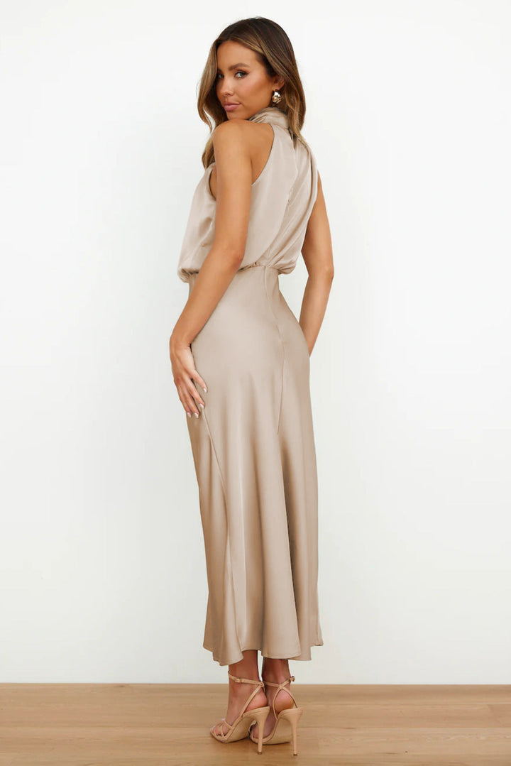 Valeria - Long Satin Dress With American Neckline