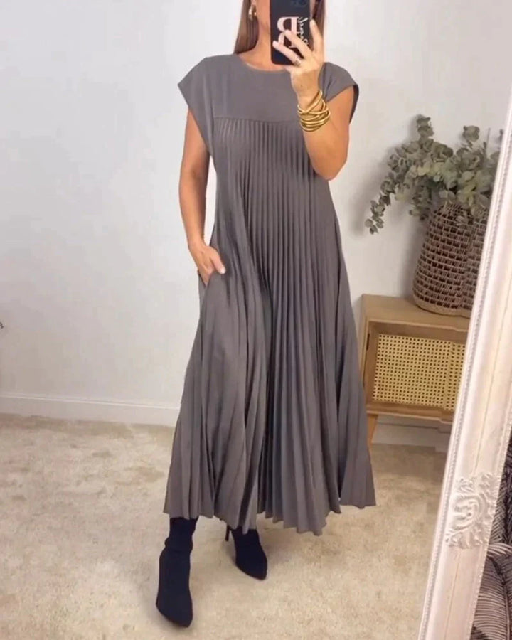 Sleeveless pleated dress