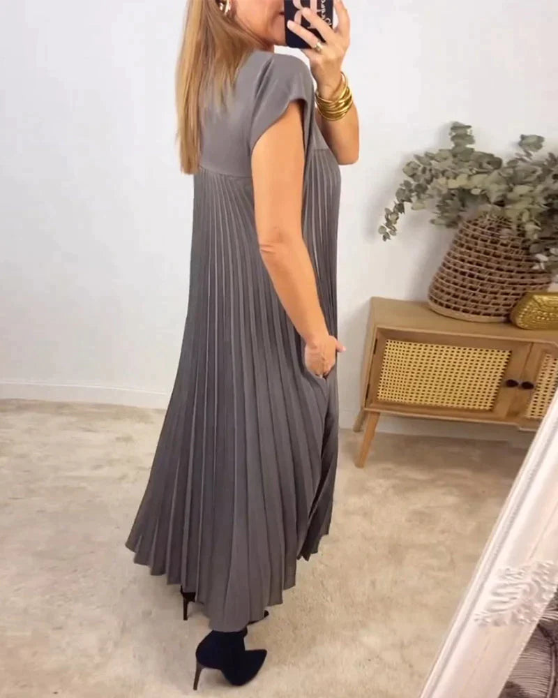 Sleeveless pleated dress